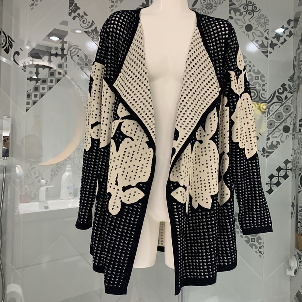 🎉HP🎉NWT🌸Gorgeous Shimmer Black and Cream Patter Long Knit Jacket
